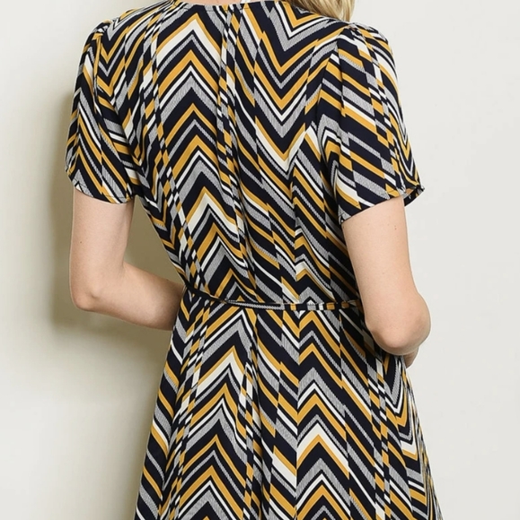Zig Zag Multi Color Tie Front Dress - Picture 3 of 3